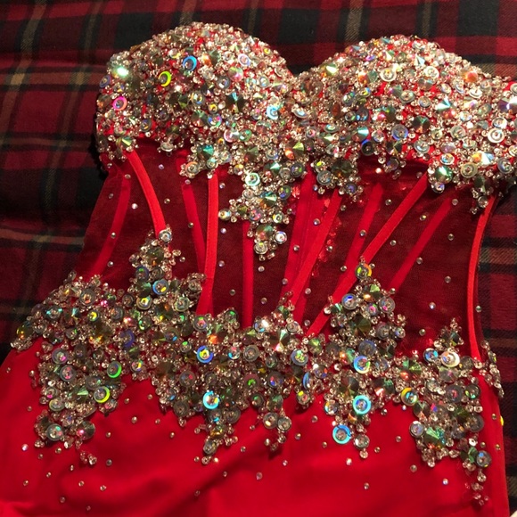 [Tiffany Designs] Red formal gown - Picture 6 of 8